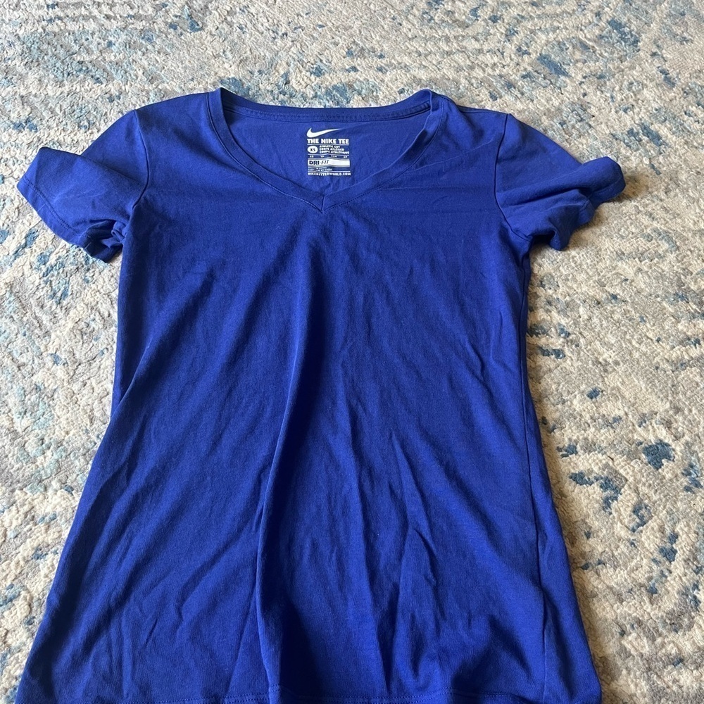 The Nike Dri-Fit Athletic Tee Women's XS Purple Knit Short Sleeve Athletic Cut - Picture 2 of 4
